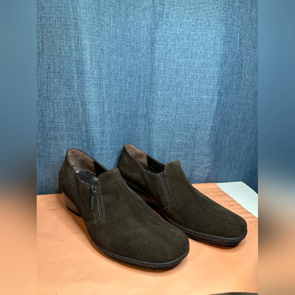 AQUATALIA by MARVIN K brown suede‎ ZIPPER WEDGE shoes size 9